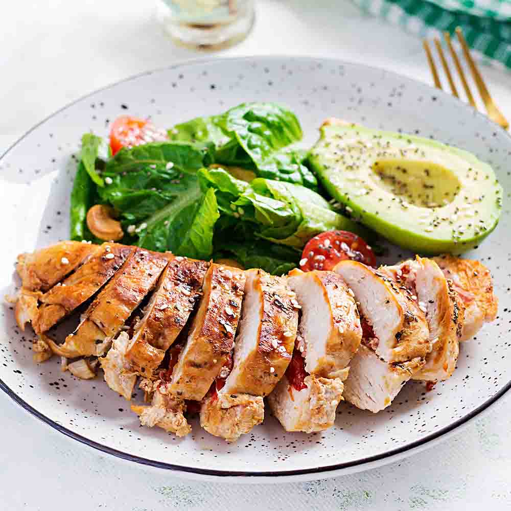 square-trendy-salad-chicken-grilled-fillet-with-salad-fre-XUACRNK-1.jpg